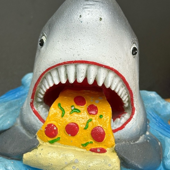 Fish Tank Ornaments Shark Eating Pizza and Sign/Shrubs Beware Shark No Swimming - Picture 7 of 11